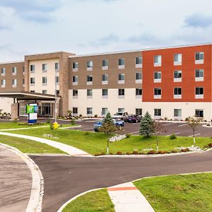 Holiday Inn Express & Suites - Elkhart North By Ihg